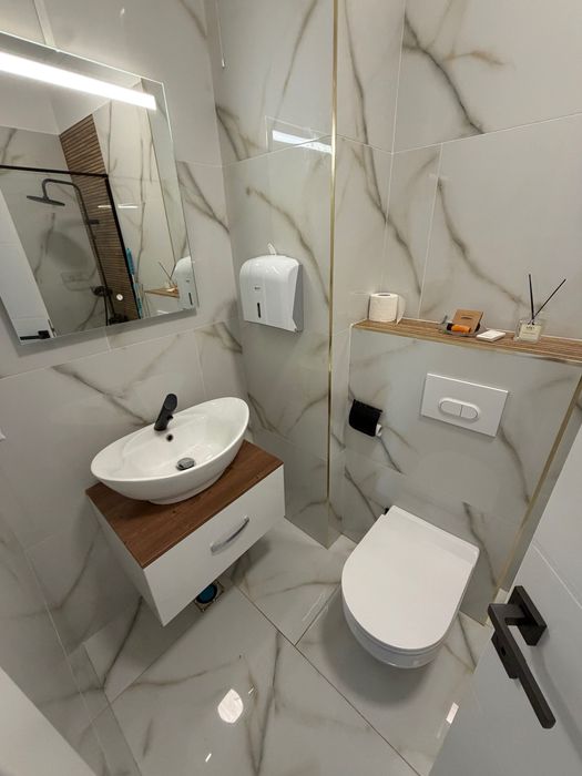Închiriez Penthouses cu terasă