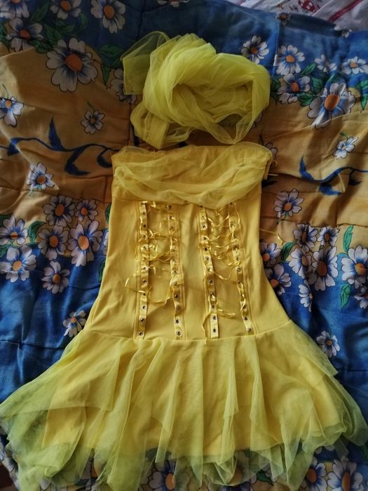 Продам платья разные