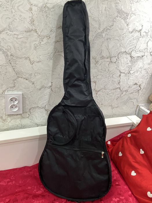 Гитара черная акустическая