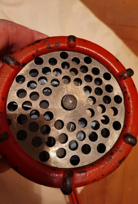 Mașina tocat carne universala și nuca