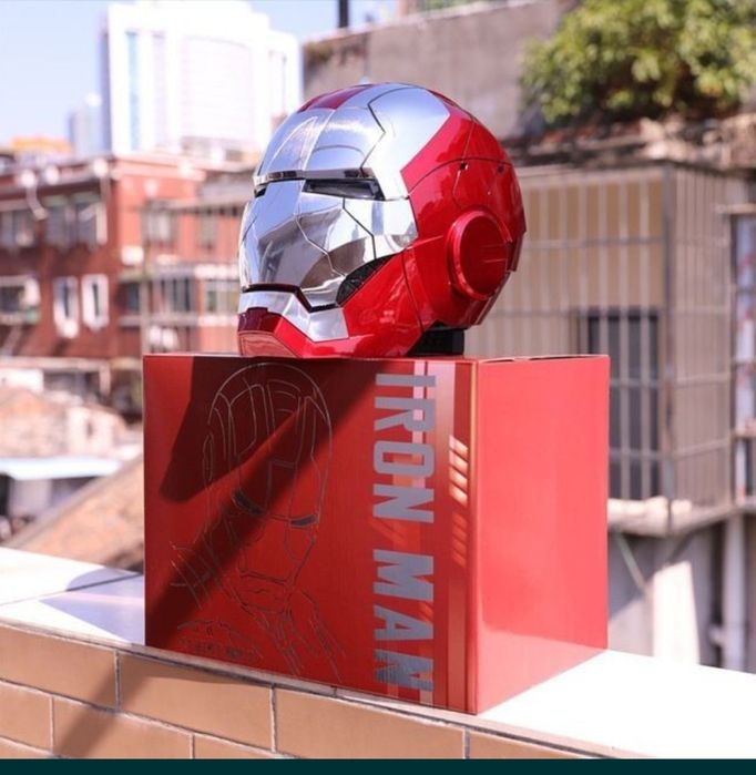 Маска шлем Marvel является металлической копией шлема железного челове