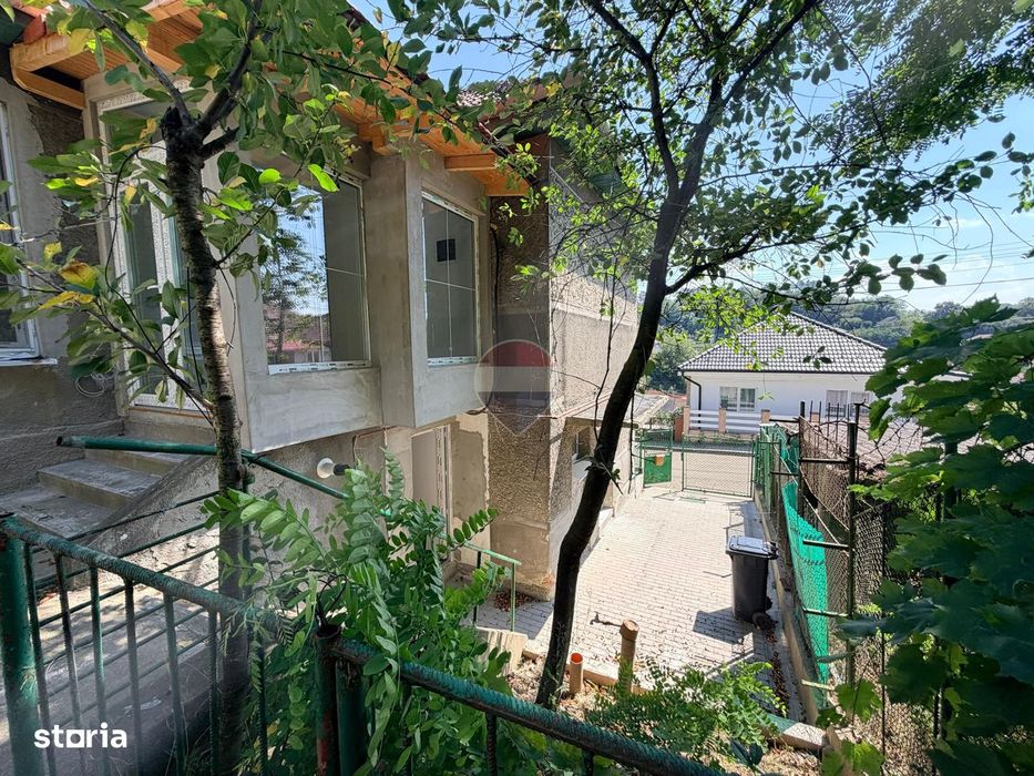 Casă spațioasă, complet renovată la interior, 4 camere, 2 băi