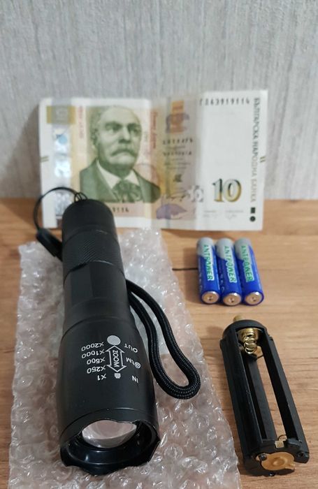 Нов фенер + 3 нови батерии (тип AAA)