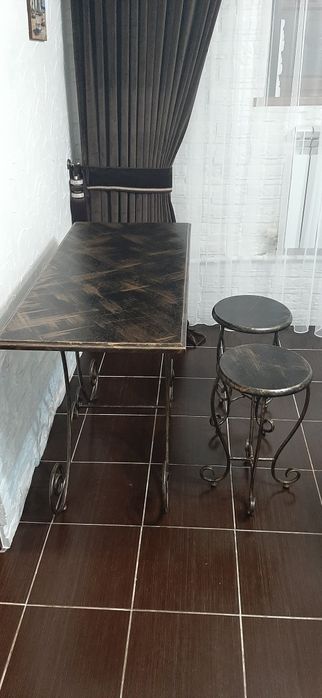 Продам  кованный стол  и стулья