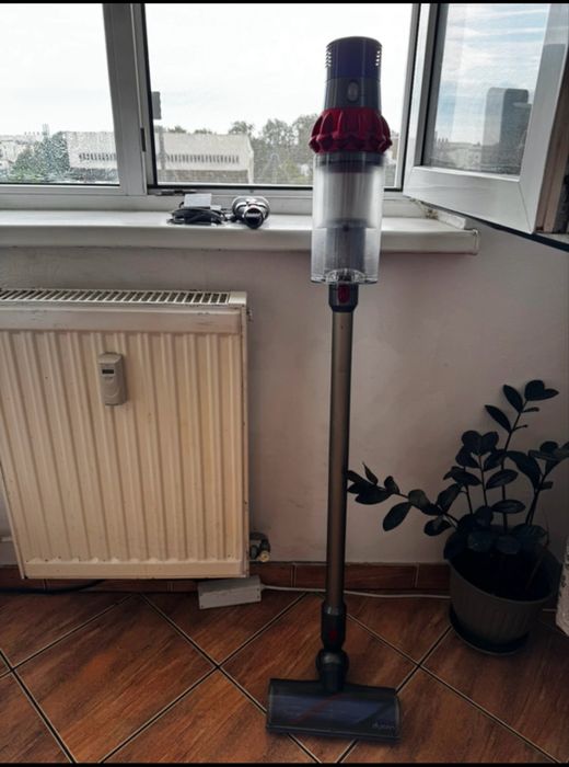 Dyson v10.