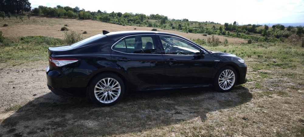 Toyota Camry hybrid,  an 2020, inmatriculat Ro