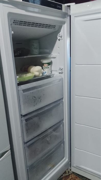 Вертикалиный морозильник indesit DZS 4150