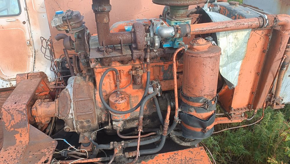 Продам двигатель на комбайн Нива