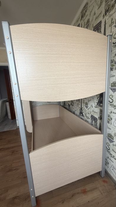 Двухъярусная кровать
