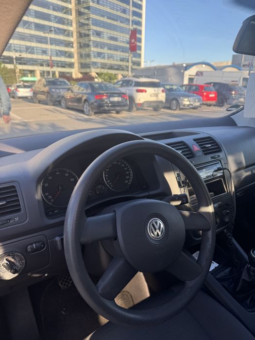 Vand VW Golf 5 - stare buna - 2000€