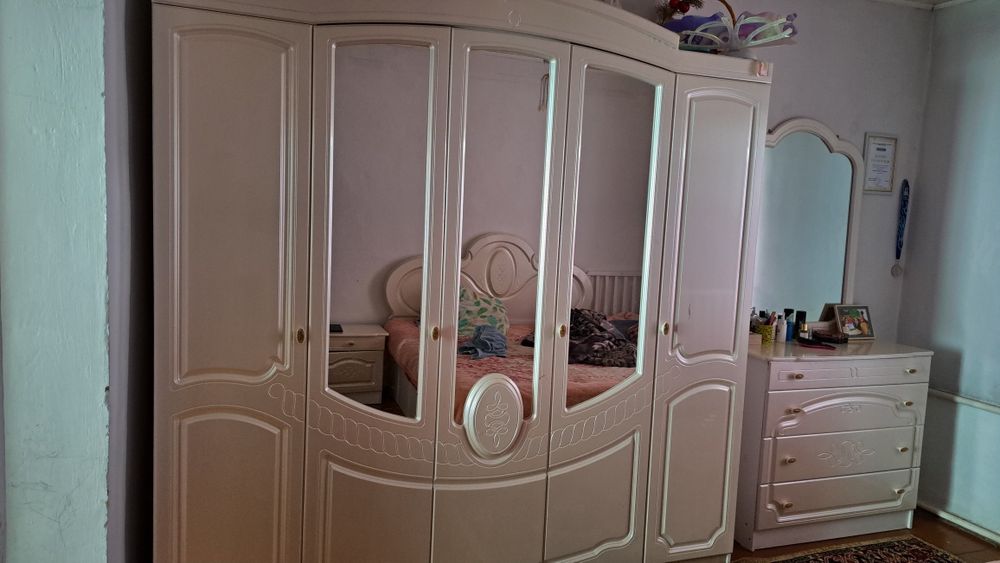 Продам Спальный гарнитур комплект