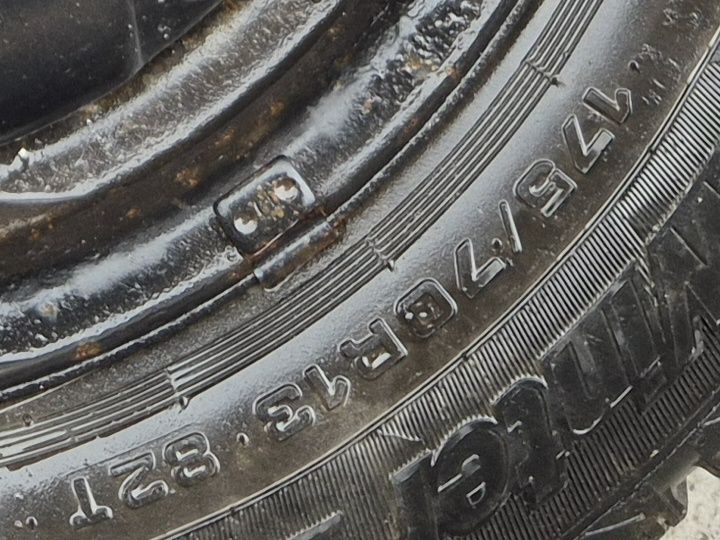 Продам комплект зимних шин Cordiant