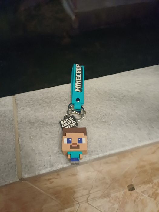 Продавам ключедържател Minecraft играчка