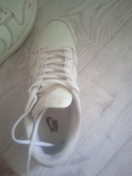 Продаю кроссовки NIKE срочно