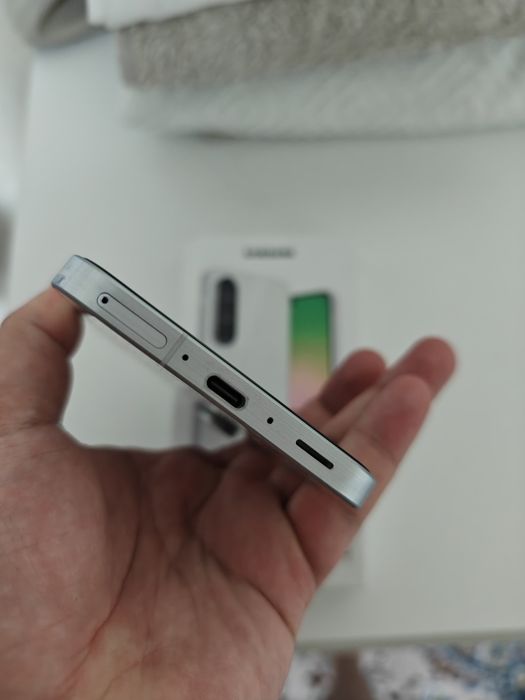 Продам Samsung A56 8/128GB White