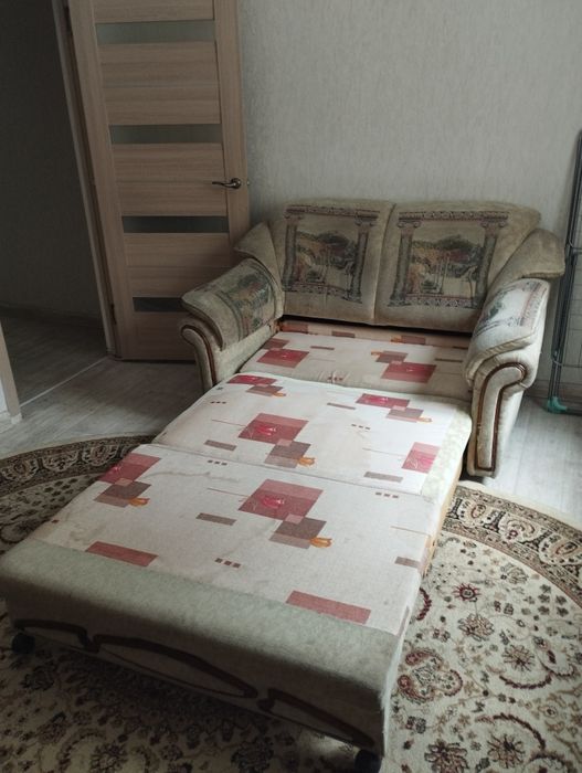 Диван небольшой, раскладывающийся