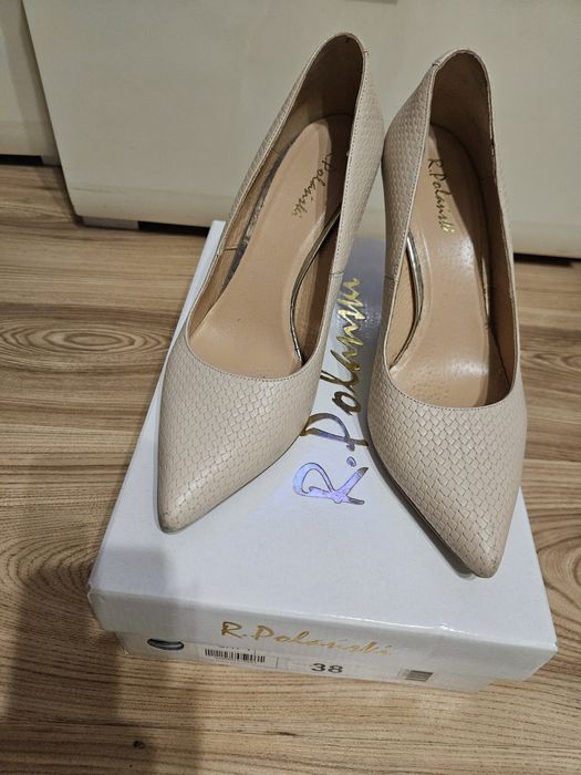 Елегантни обувки, естествета кожа с ток размер 38