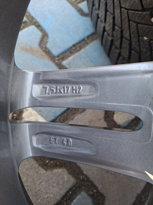 Продавам джанти със зимни гуми 17ки за мерцедес