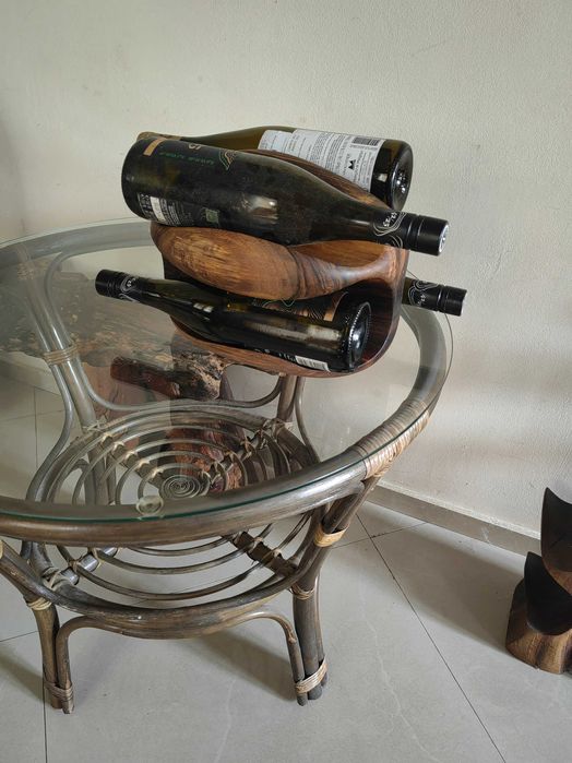 Поставка за бутилки вино