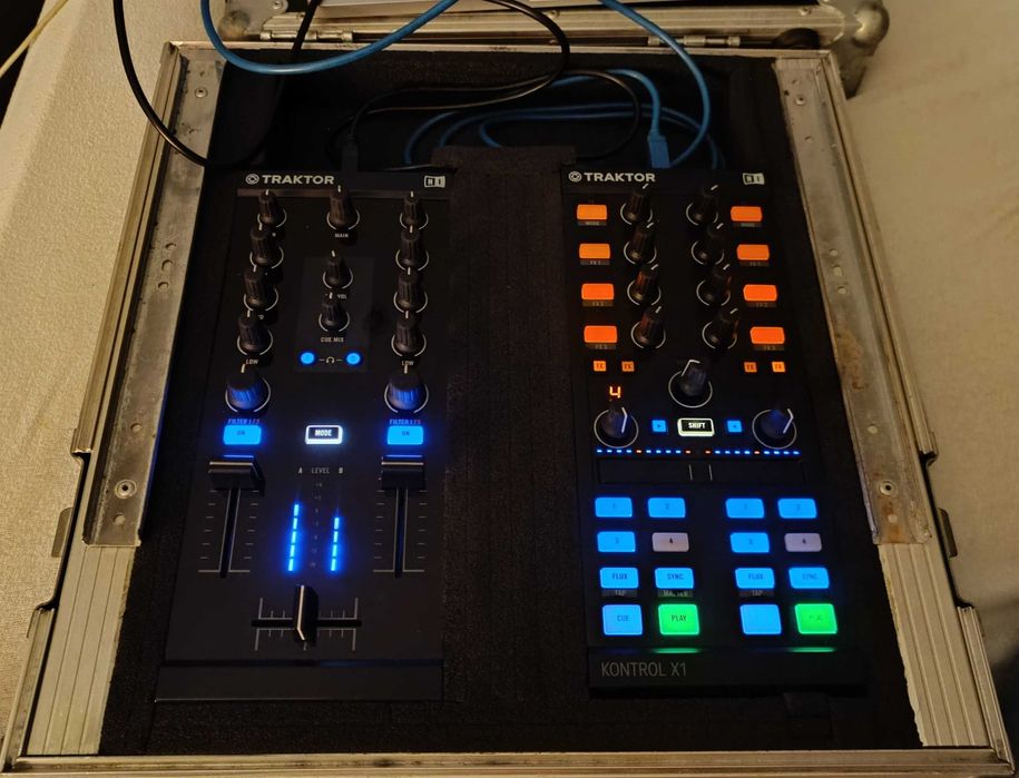 Case dedicat Traktor Kontrol X1 si mixer Z1