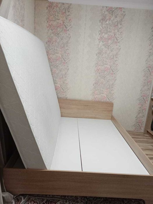 Продам спальный гарнитуру.