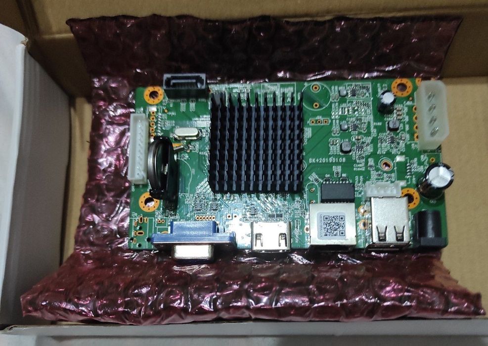 1.AHD камера 1080p. 2.Плата видеорегистратора для 16 IP-камер