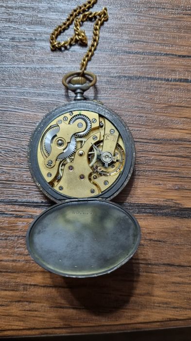 Старинные карманные часы