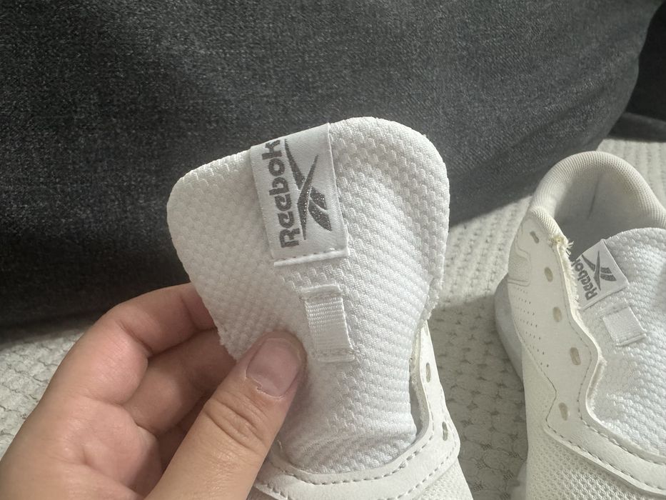 Продам кроссовки  reebok