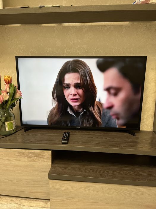 Продам телевизор Samsung диагональ 109