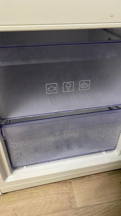 Холодильник.    .