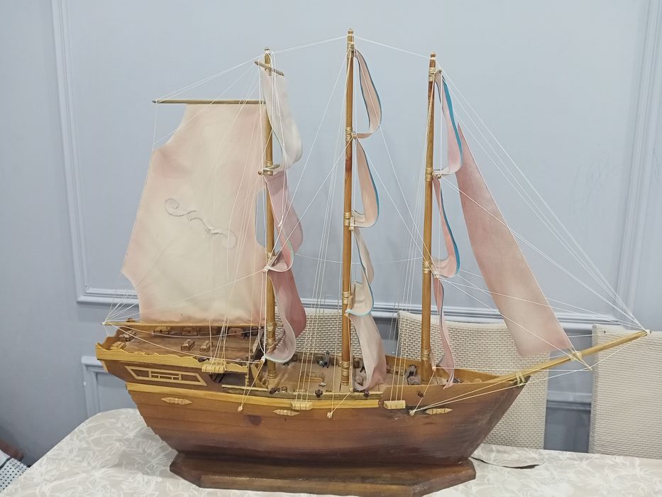 Карабль большой, дерево