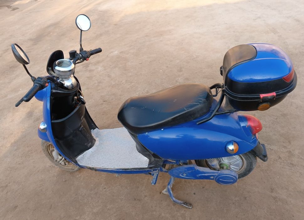 Скутер сатылады 3 5ОО Мың айбы жоқ зарияды 4 күн жүреді 60 км жүреді