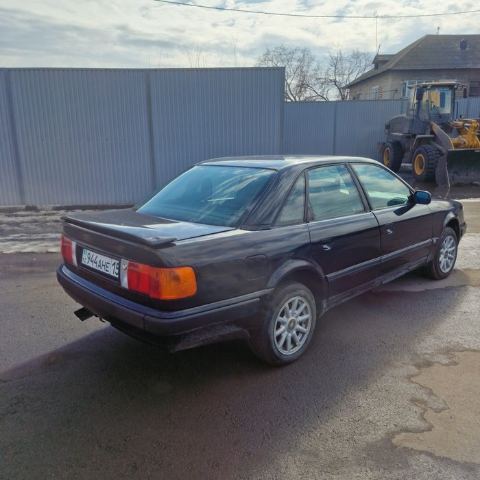 Продам ауди 100 на уверенном ходу