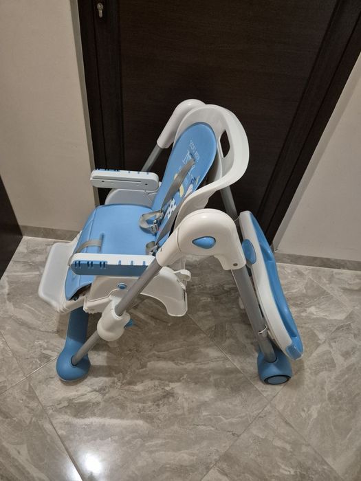 Стол за хранене с много позиции и сваляща седалка