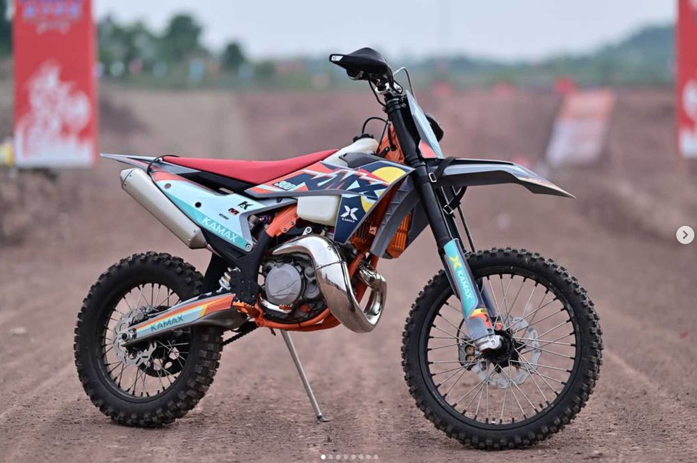 Motor enduro KARMAX in rand Cu KTM si Husqwarna 300 Suceava • OLX.ro