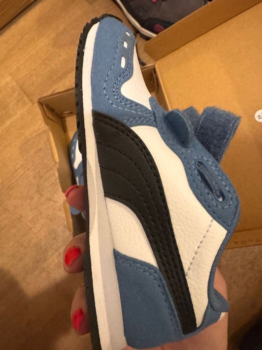 Adidasi baieti noi si utilizati- masura 24-25