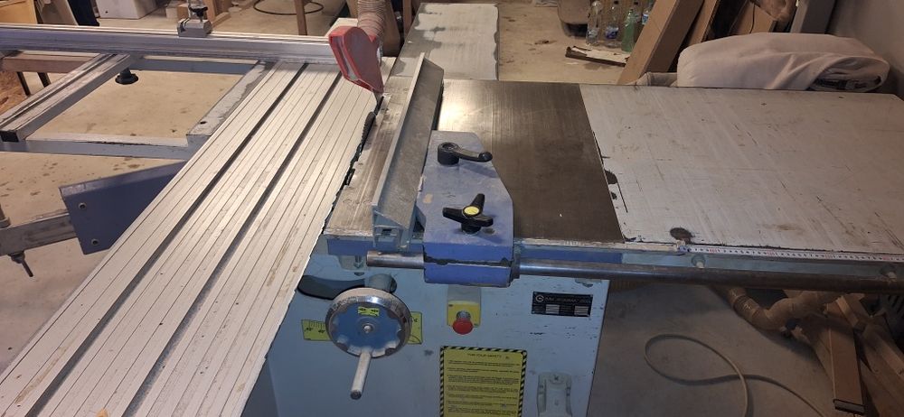 Circular cu masă culisanta