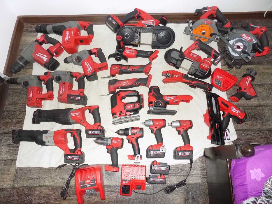 Scule Milwaukee 18V  si 12V , fierastrau M 18 FBS 85