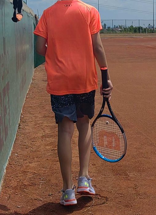 Продавам тенис ракета Wilson