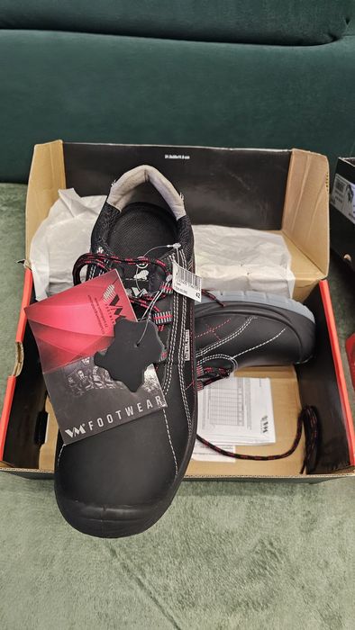 Bocanci de munca/Safety shose marimea 41 si 42