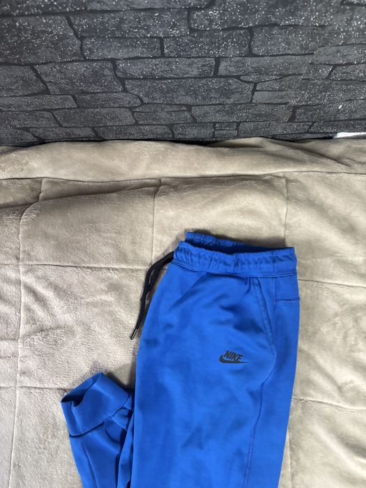 Trening Nike Tech Fleece Albastru – Mărimea [M] – Stare Excelentă