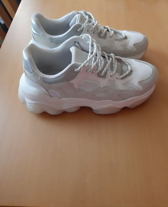 Сникърси "Bershka"