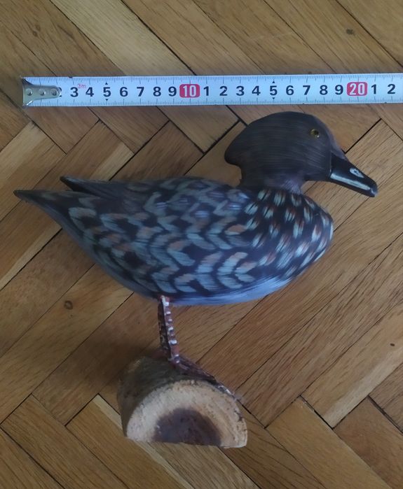 Дървена патица на стойка