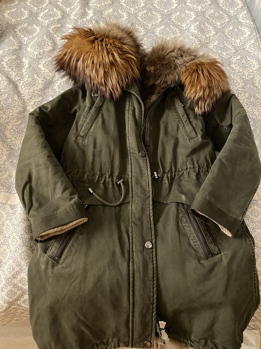 Парка с мехом энота размер С, после химчистки.