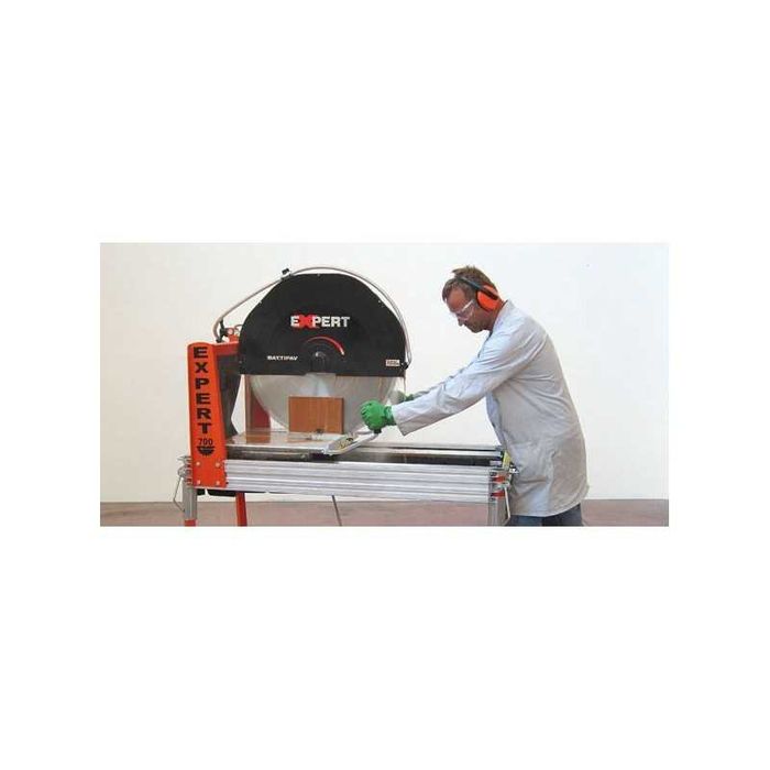 Inchiriez masina de taiat caramida si pavaj disc 700 la 220 V