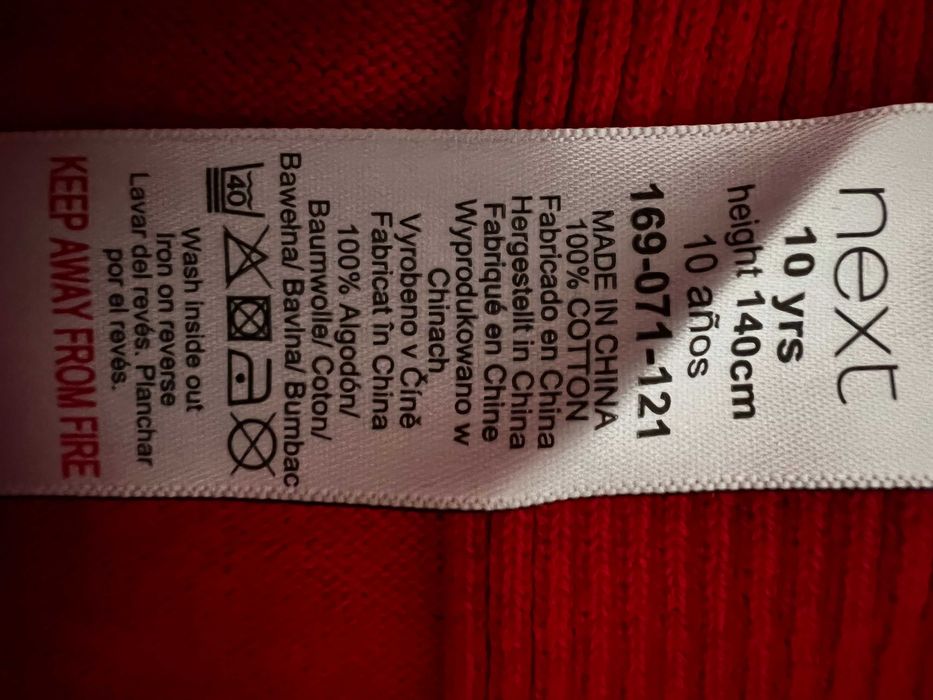 Pulover lung rosu,  varsta 10 ani, purtat o singura data