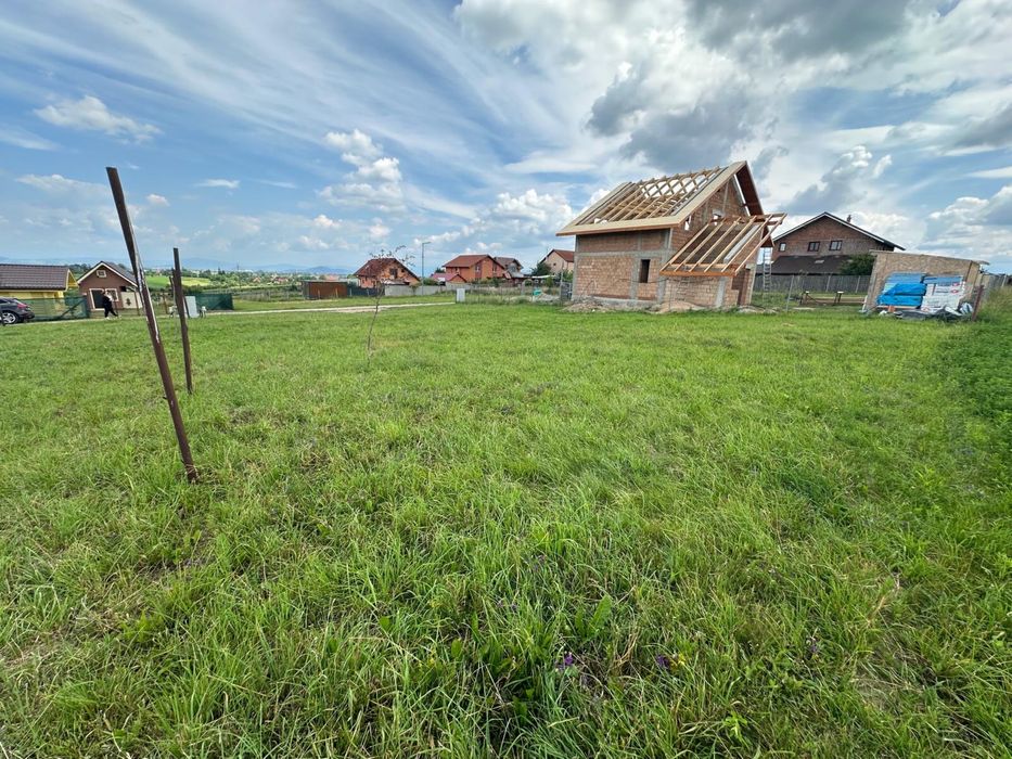 De vânzare teren intravilan 1.100 mp în Satu Nou, comuna Halchiu, județul Brașov