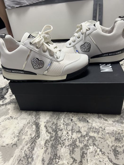 Adidasi moschino