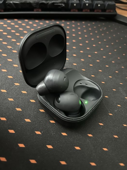 Продам galaxy bads 2 pro