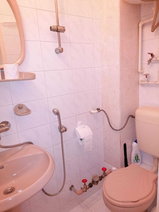 Давам под наем тристаен -център